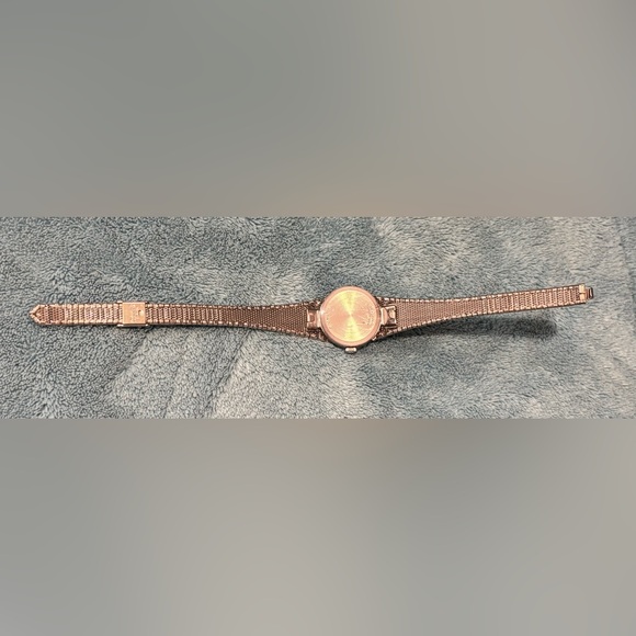 Vintage Hamilton Women's Silver Mesh Watch .
 For PARTS or REPAIR.ONLY. - Picture 3 of 4
